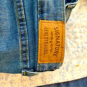 Levi’s Signature